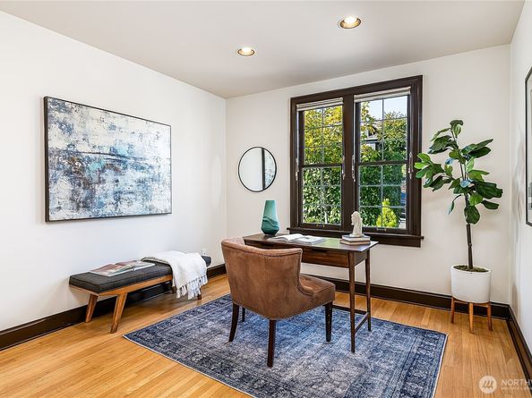 2520 Warren Avenue N, Seattle WA 98109