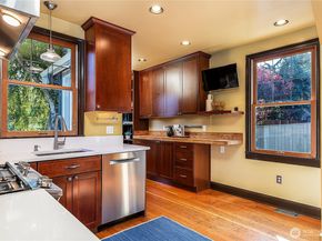 2520 Warren Avenue N, Seattle WA 98109