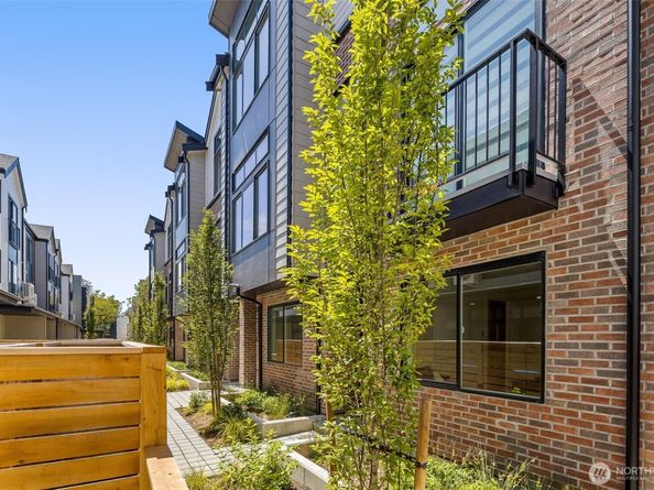 8337 D 12th Avenue NW, Seattle WA 98117