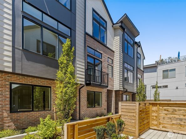 8337 D 12th Avenue NW, Seattle WA 98117