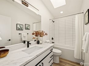 12037 C Fremont Avenue N 3, Seattle WA 98133
