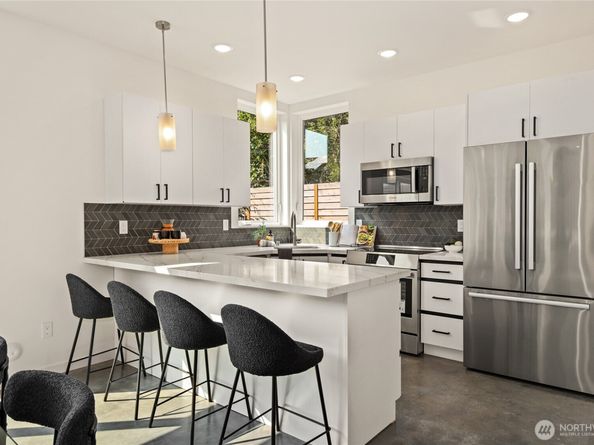 12037 C Fremont Avenue N 3, Seattle WA 98133