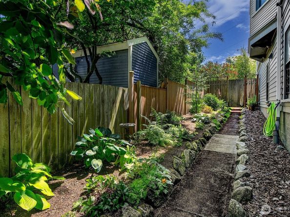 1714 E Highland Drive 1714, Seattle WA 98112