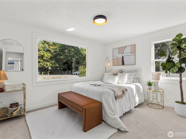9733 Evanston Avenue N, Seattle WA 98103