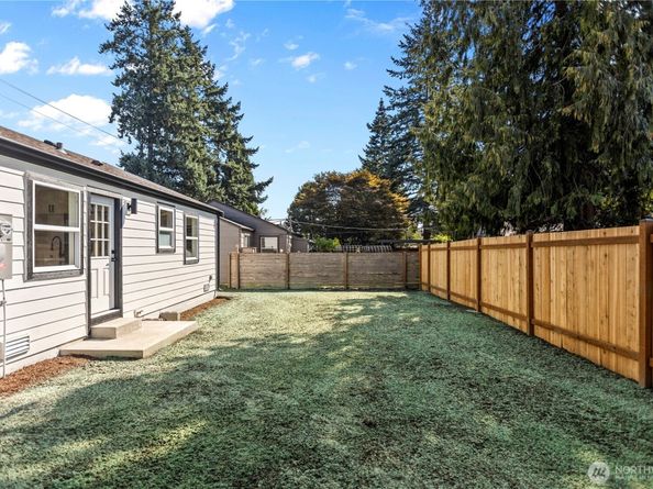 9733 Evanston Avenue N, Seattle WA 98103