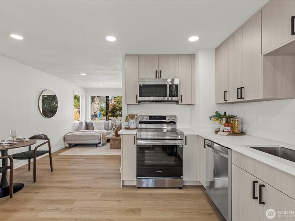 9733 Evanston Avenue N, Seattle WA 98103