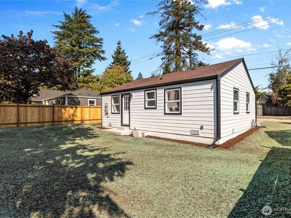 9733 Evanston Avenue N, Seattle WA 98103