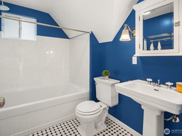 1629 22nd Avenue, Seattle WA 98122