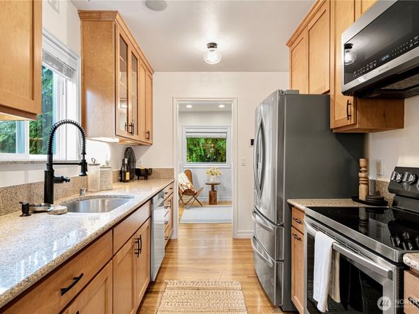 1528 NE 97th ST, Seattle WA 98115