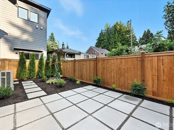 13049 39th Avenue NE, Seattle WA 98125