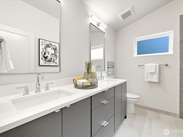 13049 39th Avenue NE, Seattle WA 98125