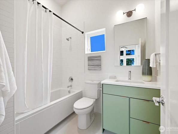 13049 39th Avenue NE, Seattle WA 98125