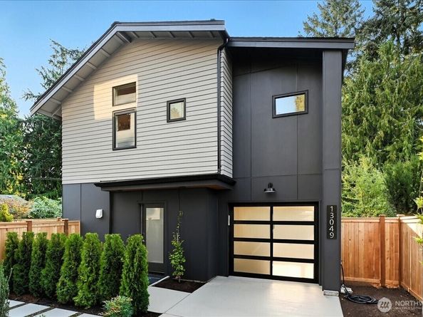 13049 39th Avenue NE, Seattle WA 98125
