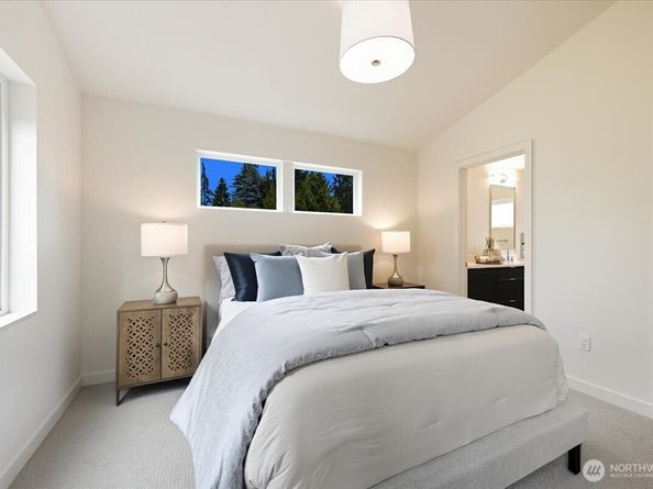 13049 39th Avenue NE, Seattle WA 98125