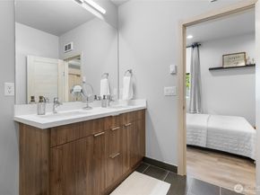 814 NW 54th St A, Seattle WA 98107