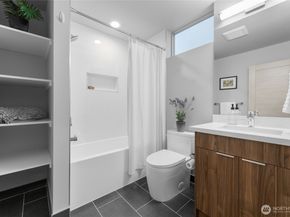 814 NW 54th St A, Seattle WA 98107