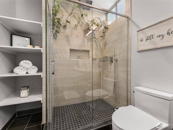 814 NW 54th St A, Seattle WA 98107