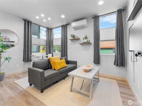 814 NW 54th St A, Seattle WA 98107