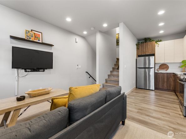 814 NW 54th St A, Seattle WA 98107