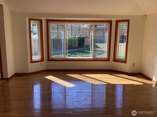 17217 Larch Way, Lynnwood WA 98037