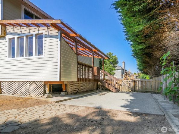 17217 Larch Way, Lynnwood WA 98037