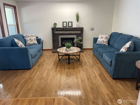 17217 Larch Way, Lynnwood WA 98037