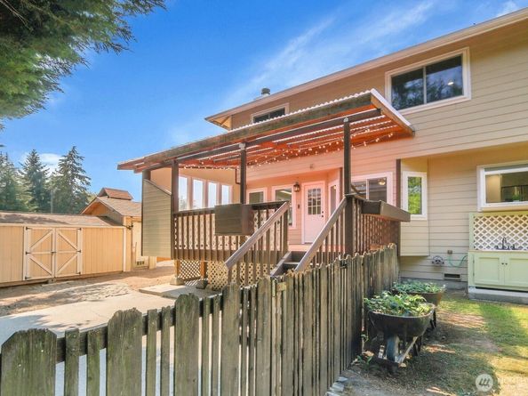 17217 Larch Way, Lynnwood WA 98037