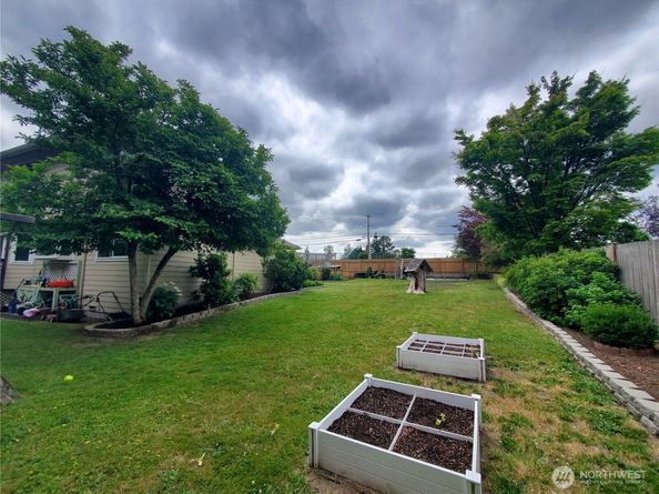17217 Larch Way, Lynnwood WA 98037