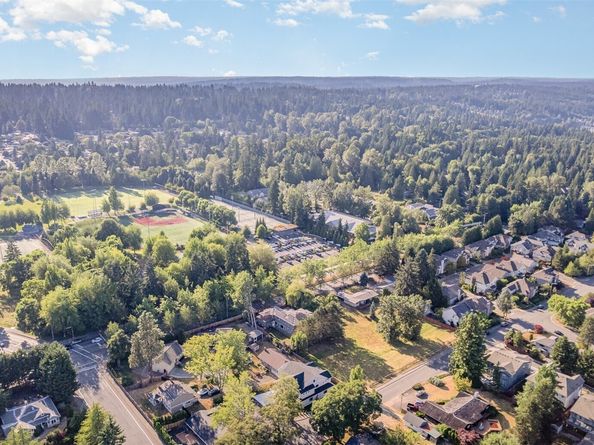 14820 NE 70th Court, Redmond WA 98052