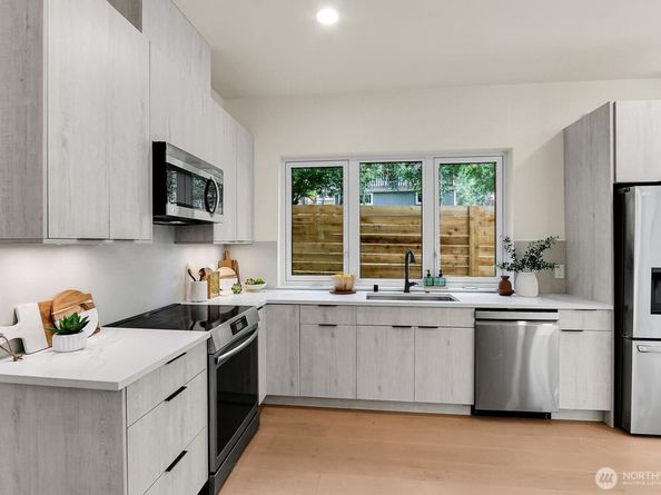 2012 NE 143 Street B, Seattle WA 98125