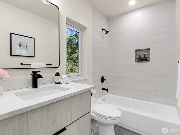 2012 NE 143 Street B, Seattle WA 98125