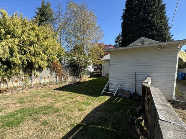 10019 Interlake Avenue N, Seattle WA 98133
