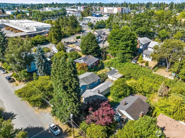 10019 Interlake Avenue N, Seattle WA 98133