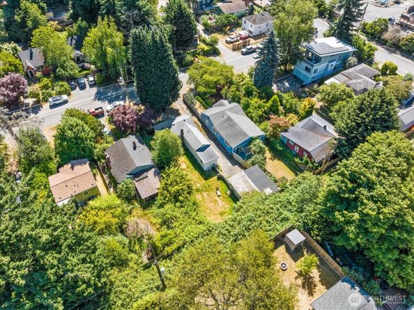 10019 Interlake Avenue N, Seattle WA 98133