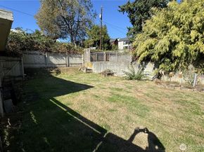 10019 Interlake Avenue N, Seattle WA 98133