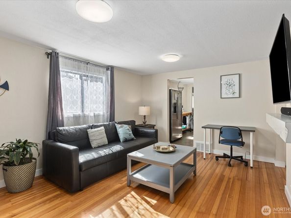 10019 Interlake Avenue N, Seattle WA 98133