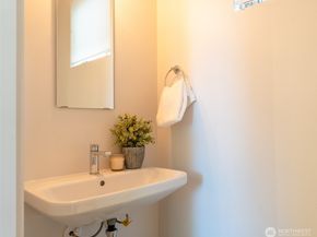 424 26th Avenue S, Seattle WA 98144