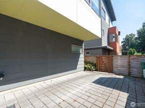 424 26th Avenue S, Seattle WA 98144