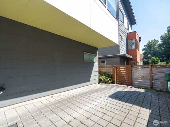 424 26th Avenue S, Seattle WA 98144