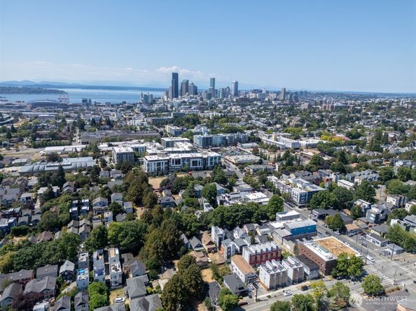 424 26th Avenue S, Seattle WA 98144