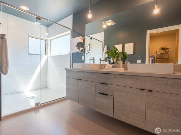 424 26th Avenue S, Seattle WA 98144