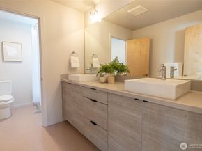 424 26th Avenue S, Seattle WA 98144