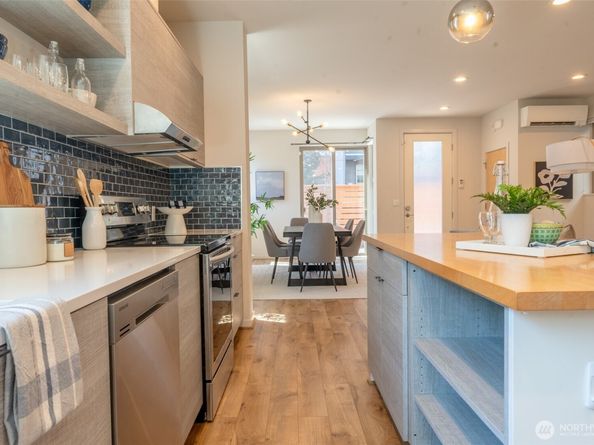 424 26th Avenue S, Seattle WA 98144
