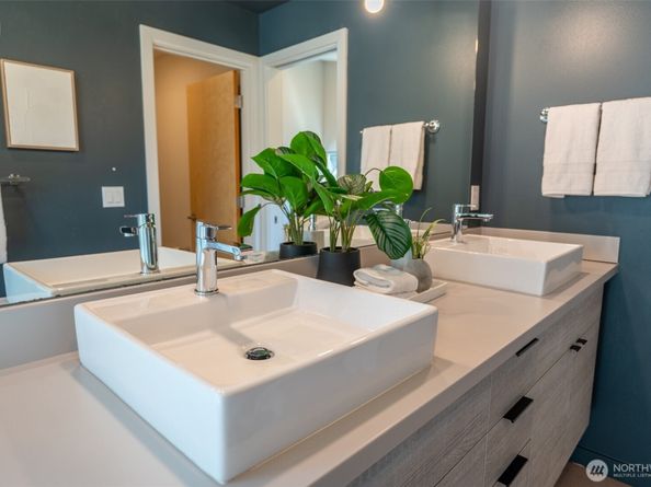 424 26th Avenue S, Seattle WA 98144