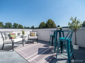424 26th Avenue S, Seattle WA 98144