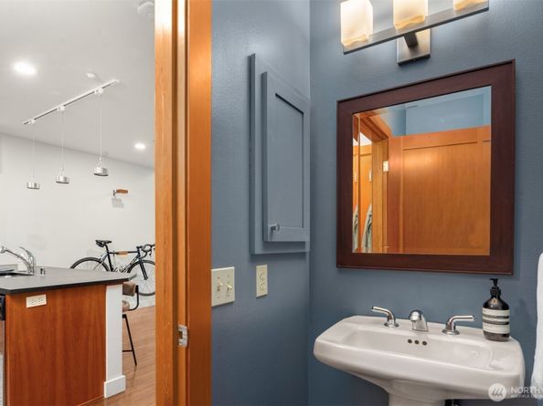 1605 E Pike Street 201, Seattle WA 98122