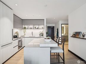 889 Avenue Square NE 503, Bellevue WA 98004
