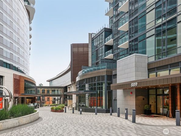 889 Avenue Square NE 503, Bellevue WA 98004