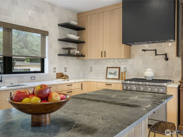 10335 14th Avenue NW, Seattle WA 98177