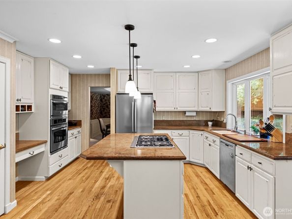 19710 222nd Avenue NE, Woodinville WA 98077